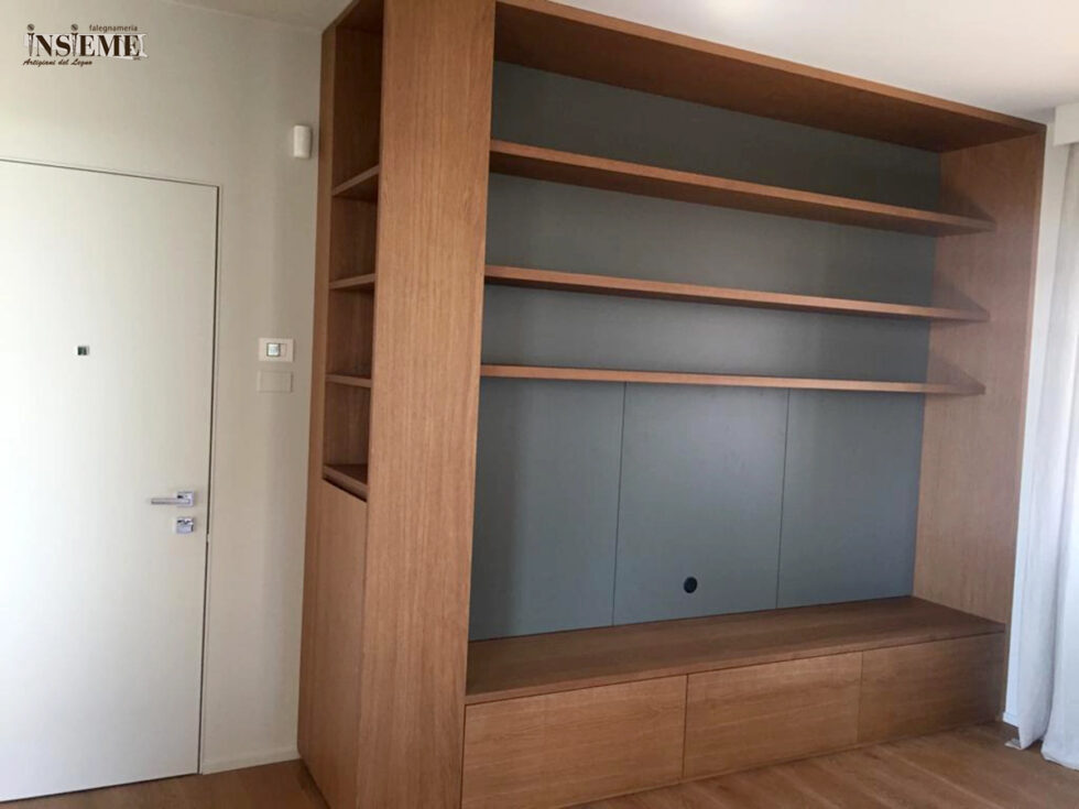 Libreria ingresso e soggiorno realizzata dalla Falegnameria Insieme di Sassuolo (MO)