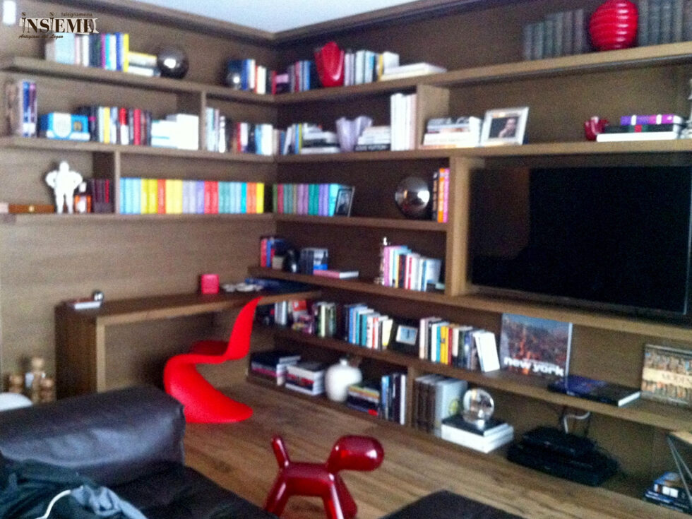 Libreria tutta in legno realizzata dalla Falegnameria Insieme di Sassuolo (MO)