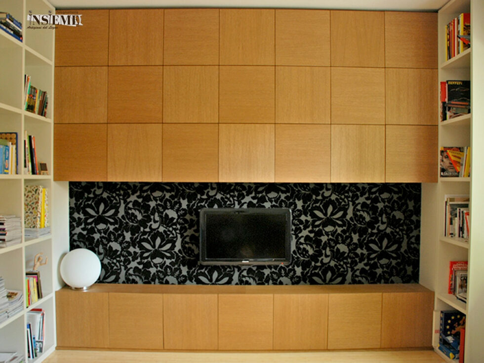 Libreria con ante rovere realizzata dalla Falegnameria Insieme di Sassuolo (MO)