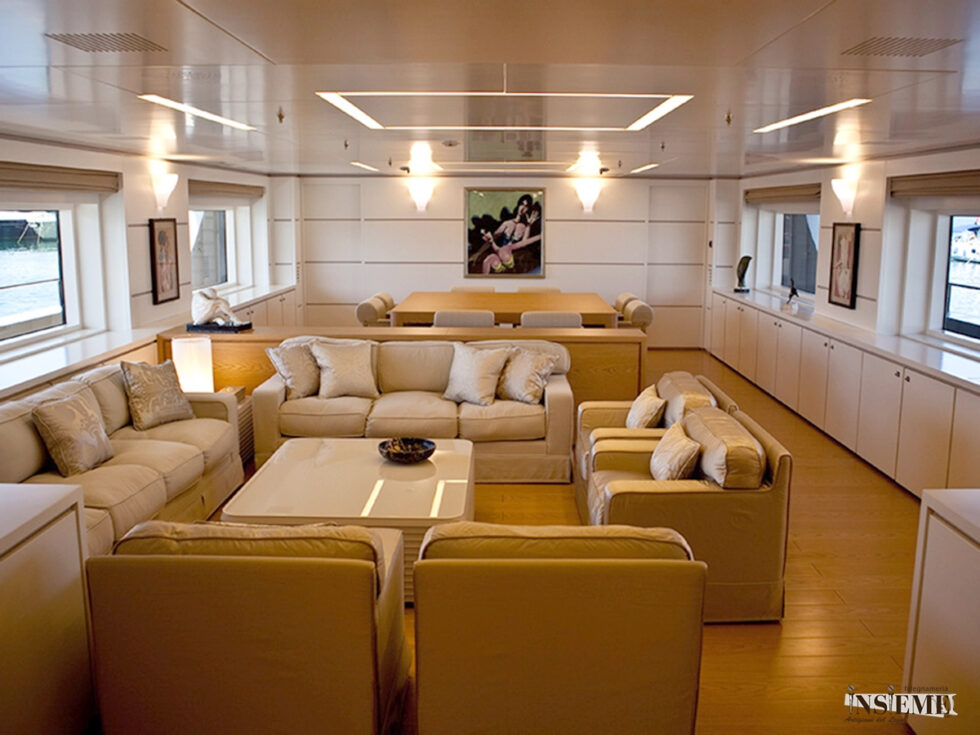 Rivestimento muri realizzato per un soggiorno, dalla Falegnameria Insieme di Sassuolo (MO)