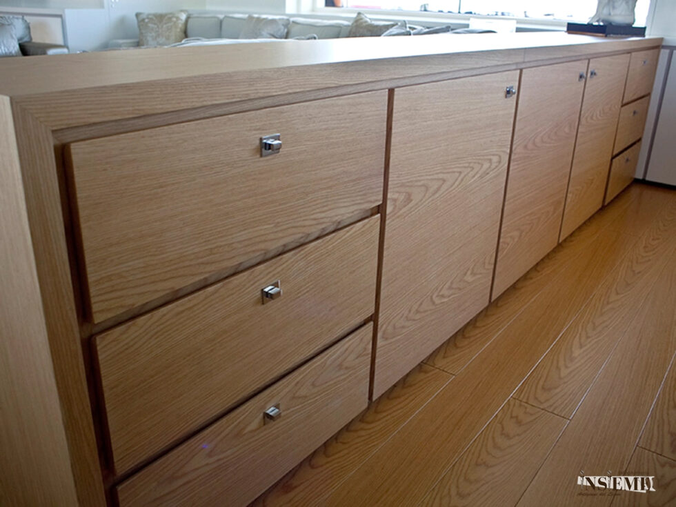 Mobili in legno realizzati per il soggiorno dalla Falegnameria Insieme di Sassuolo (MO)