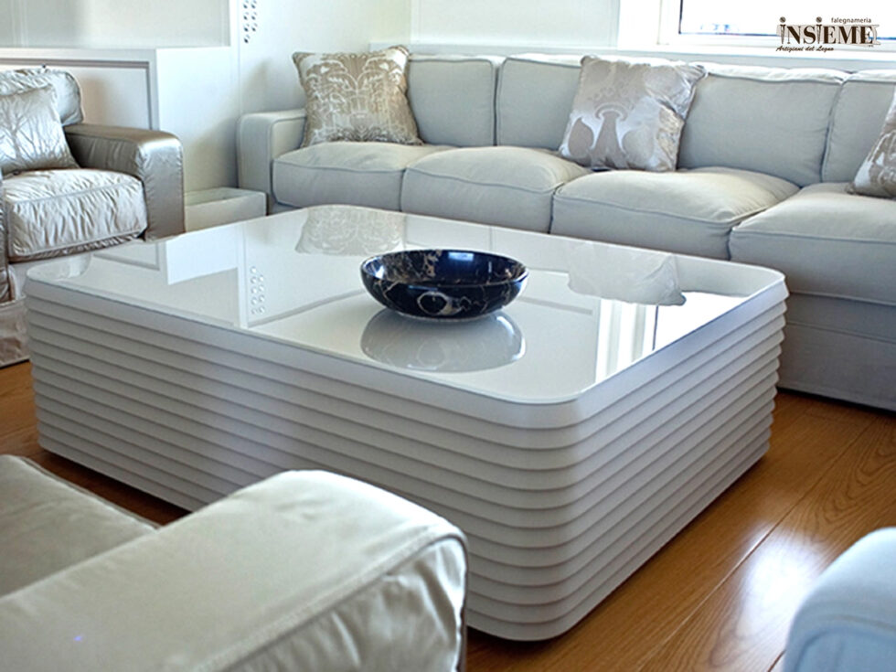 Tavolino con lavorazione a gradini, realizzazione dalla Falegnameria Insieme di Sassuolo (MO)