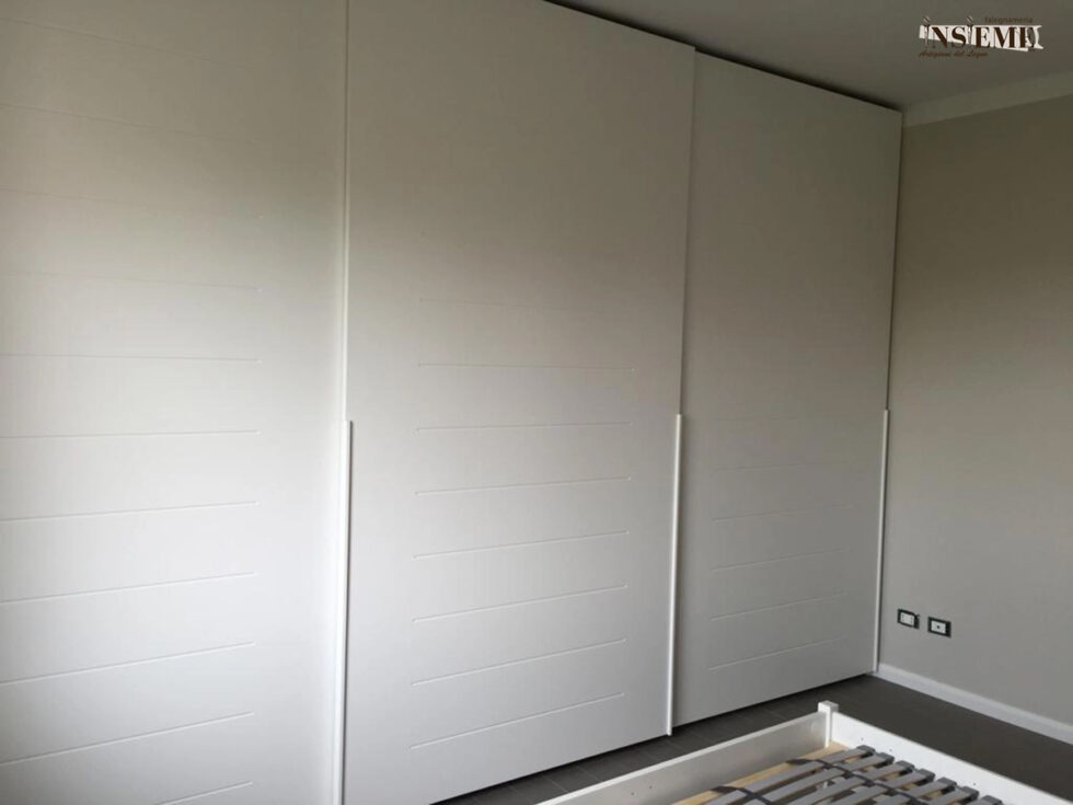 Armadio scorrevole 3 ante realizzata su misura dalla Falegnameria Insieme di Sassuolo (MO)